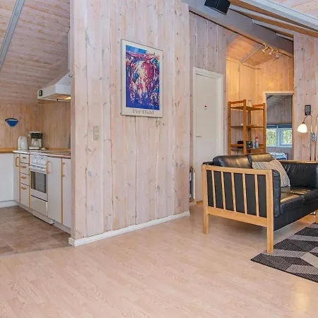 8 Person In Sydals-by Traum *